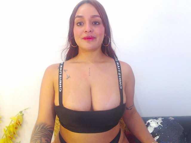 Renatabrown28 live cam on BongaCams