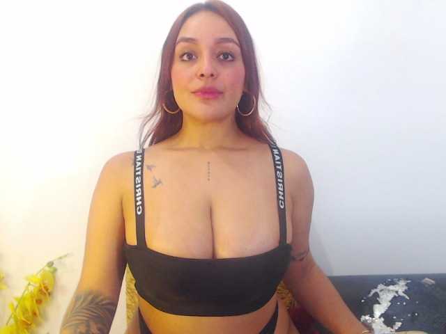 Renatabrown28 live cam on BongaCams