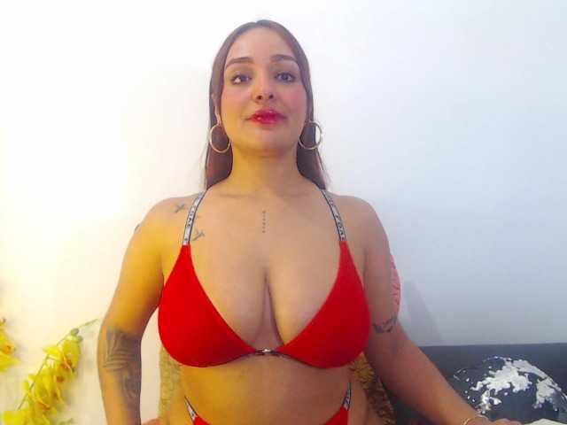 Renatabrown28 live cam on BongaCams