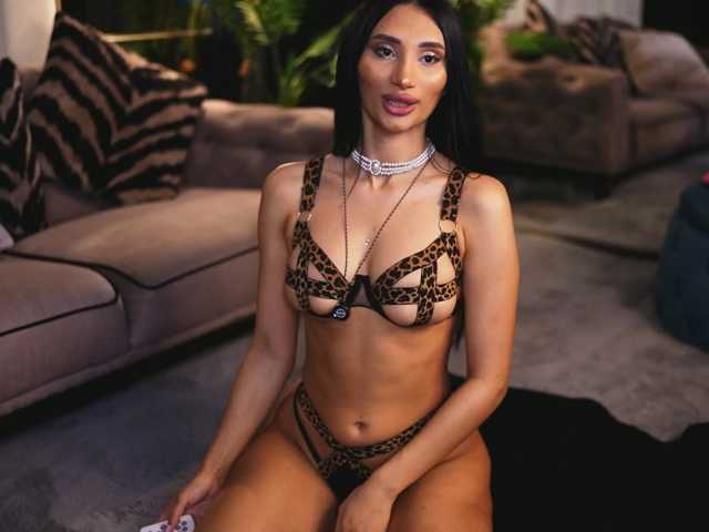 le modèle SarahSparkss est en webcam porno dans un show sur le site bongacams, il possède les tags suivants: White/Caucasian,Brunette,Shaved