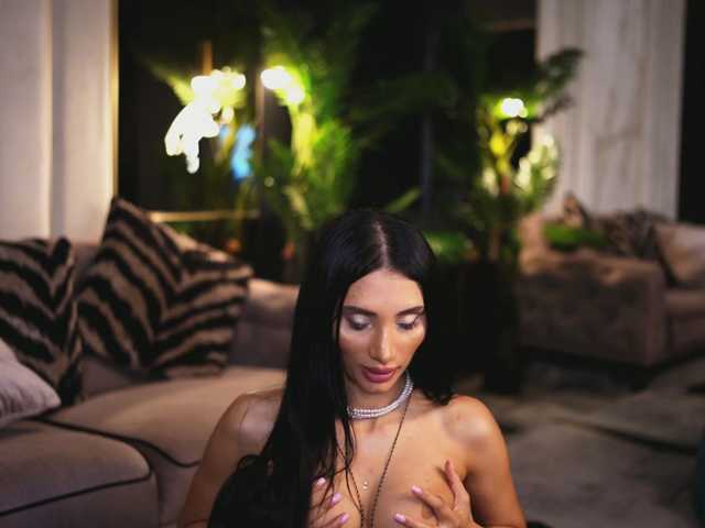 LunessaNoir live cam on BongaCams