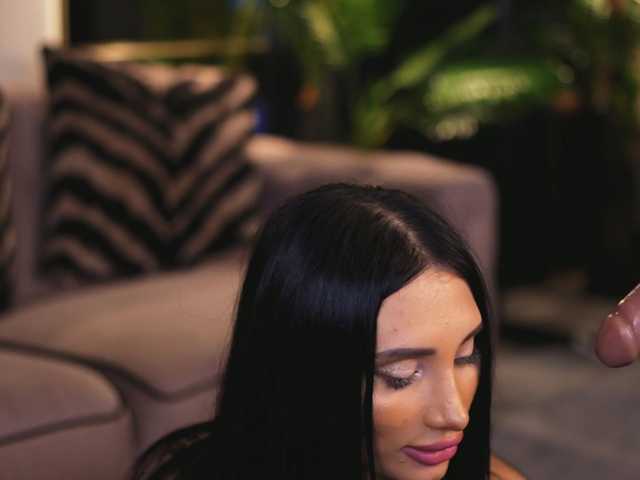 LunessaNoir live cam preview