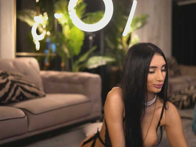 LunessaNoir live cam on BongaCams