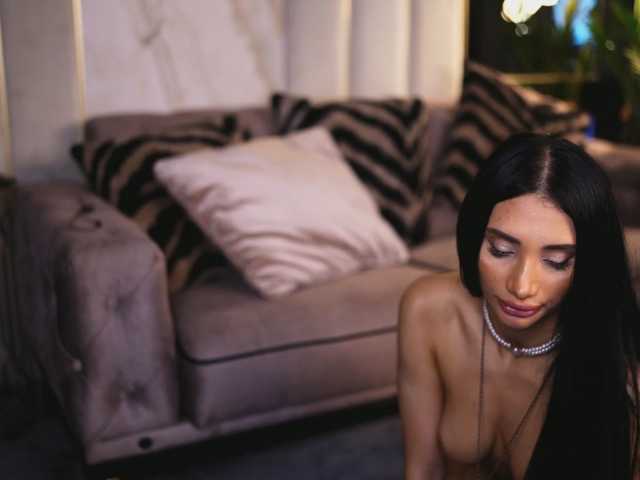 LunessaNoir live cam preview