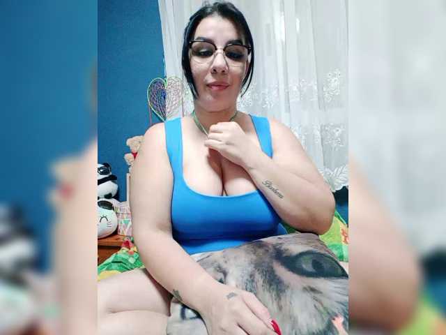 Miahot2 live cam preview