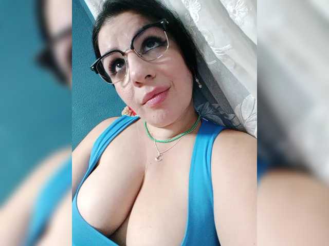 Miahot2 live cam preview