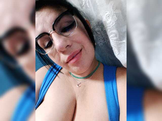 Miahot2 live cam preview