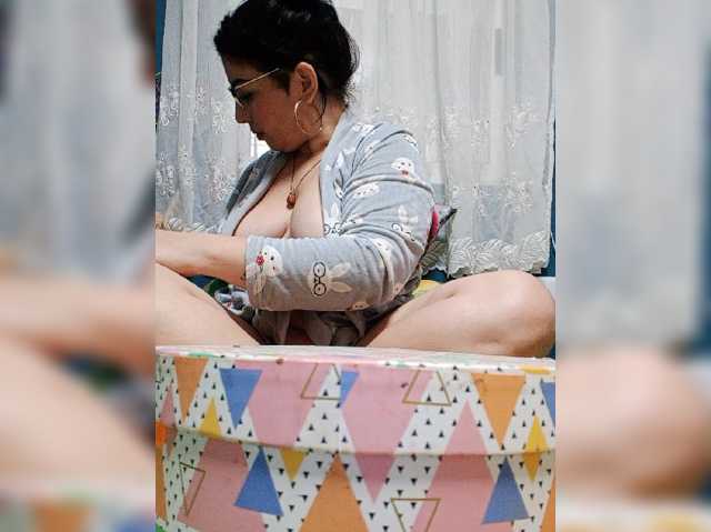 Miahot2 live cam on BongaCams