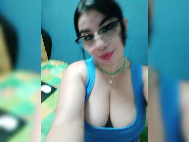 Miahot2 live cam on BongaCams
