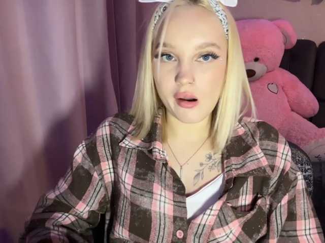 ivyamour, live now on BongaCams