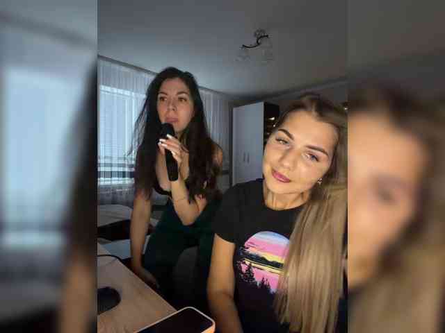 Vika19981-Valeri... Live Webcam on BongaCams