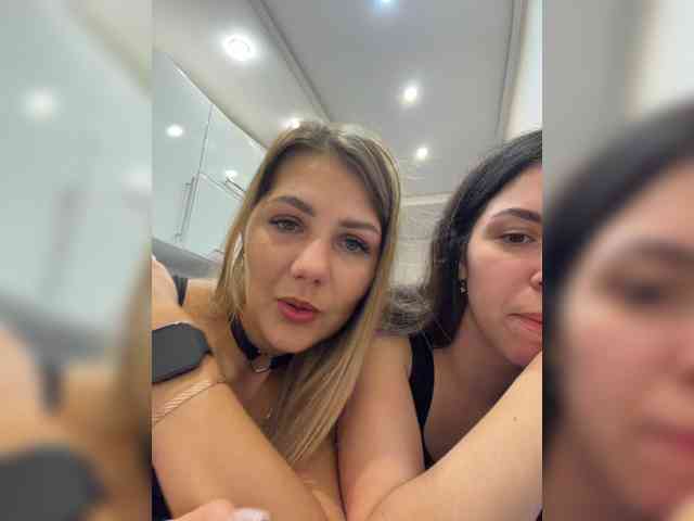 Vika19981-ValeriA98 webcam