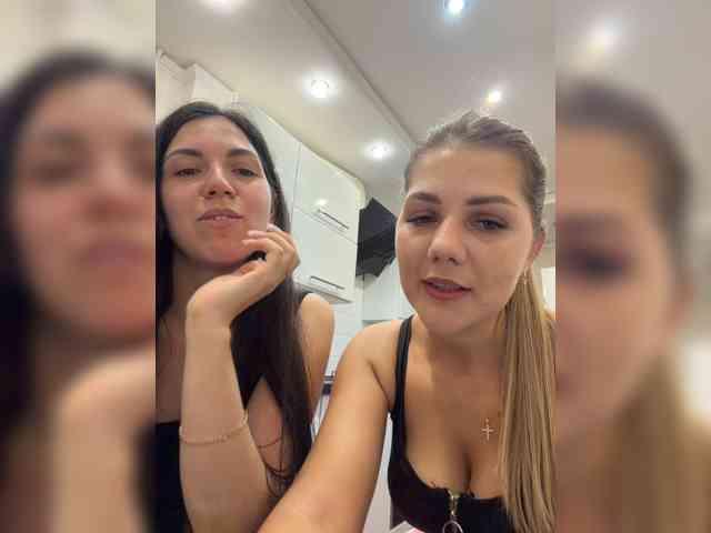 Vika19981-ValeriA98 webcam