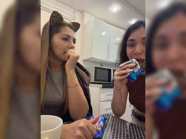 Vika19981-ValeriA98 webcam