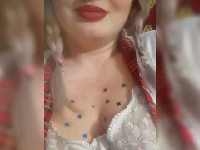 Kroshka-Nika live cam on BongaCams