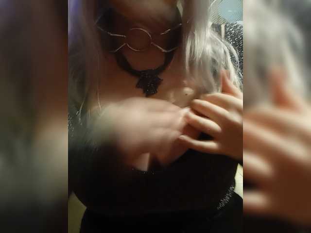 Kroshka-Nika live cam on BongaCams