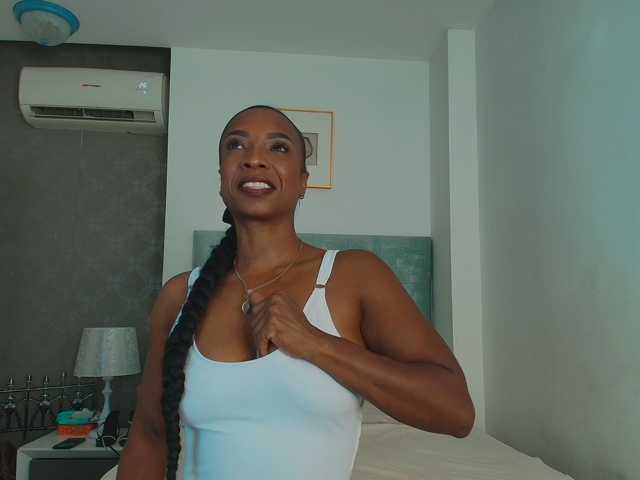 JadaMills live cam on BongaCams