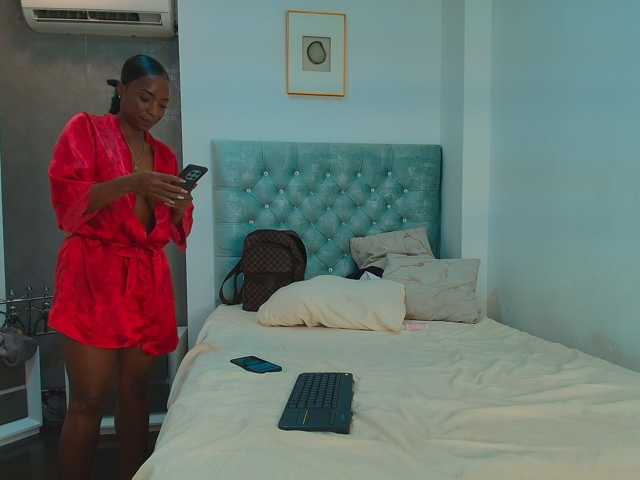 JadaMills, en vivo ahora en BongaCams