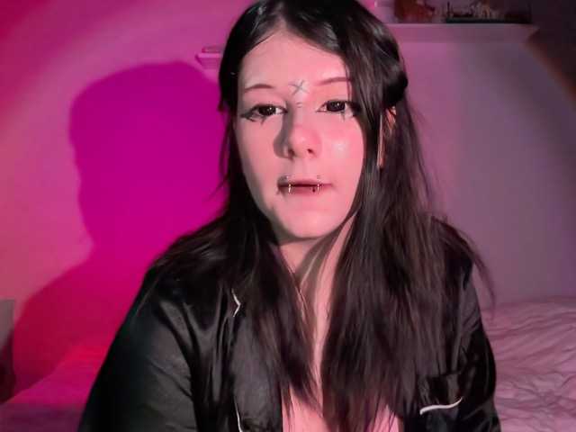kitsune-vamp live cam on BongaCams