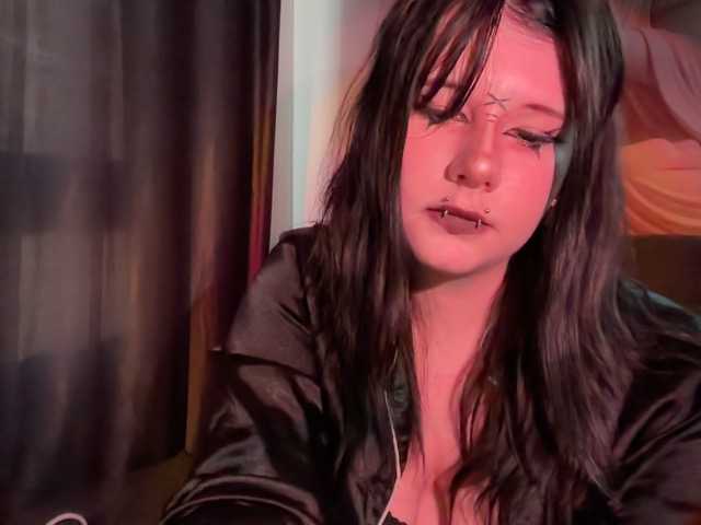 kitsune-vamp live cam on BongaCams