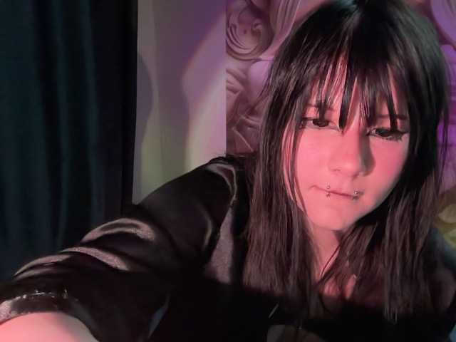 kitsune-vamp live cam on BongaCams