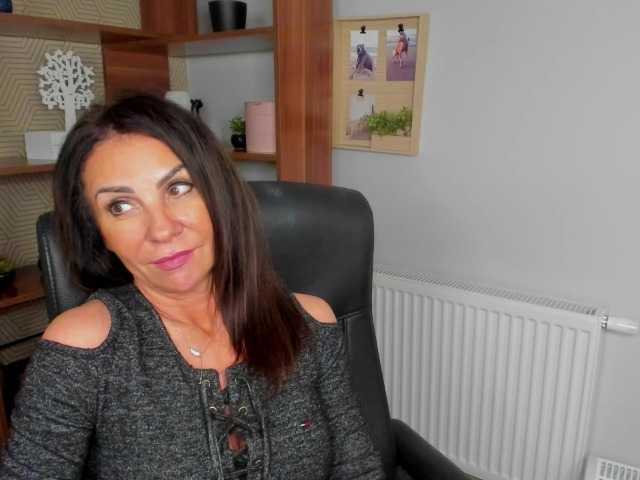 AlizeeSensual live cam on BongaCams
