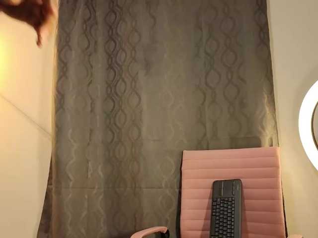 lia-curve live cam on BongaCams