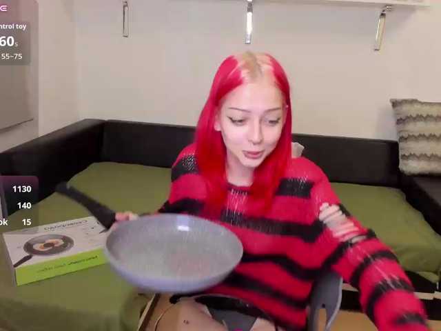 Petitelia live cam