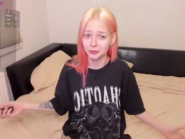 PetiteLIa, live now on BongaCams