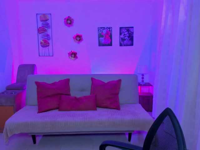 AlanaFox live cam on BongaCams