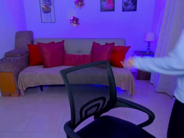 AlanaFox live cam on BongaCams