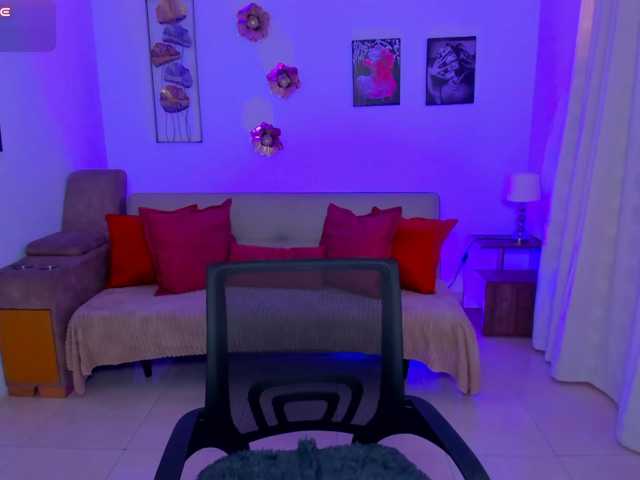 AlanaFox live cam on BongaCams