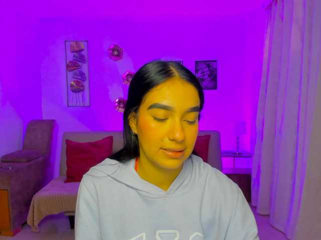 AlanaFox live cam on BongaCams