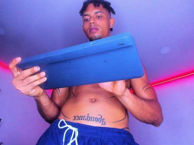 Axelking99 live cam preview