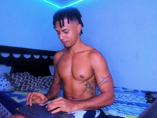Axelking99 live cam preview