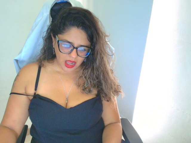 Sofiasfile live cam on BongaCams