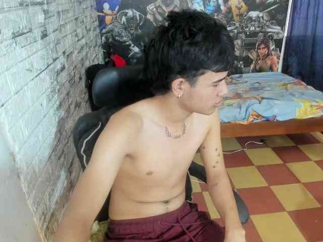 Marek-sanchez's cam show statistics and live stream