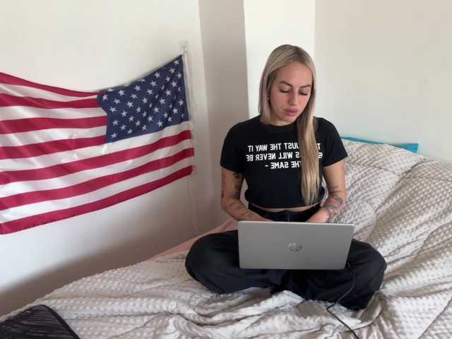 sweetmaya325 live cam on BongaCams