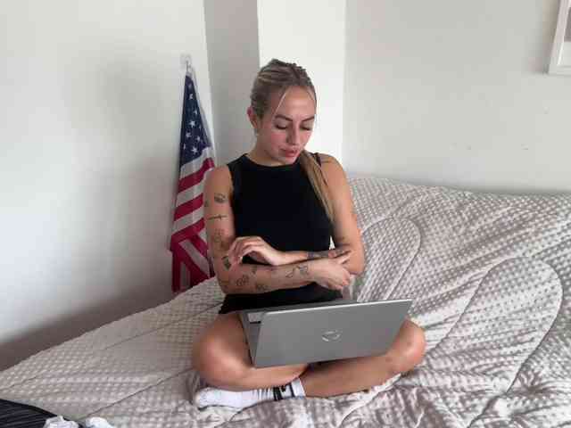 sweetmaya325 webcam