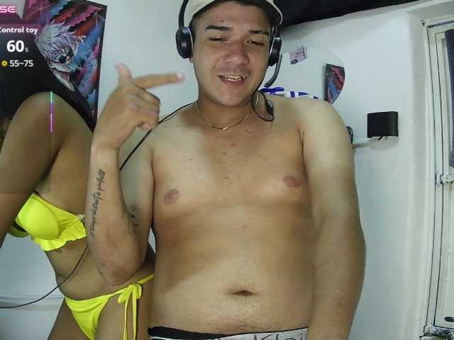 adrianisreihot live cam on BongaCams