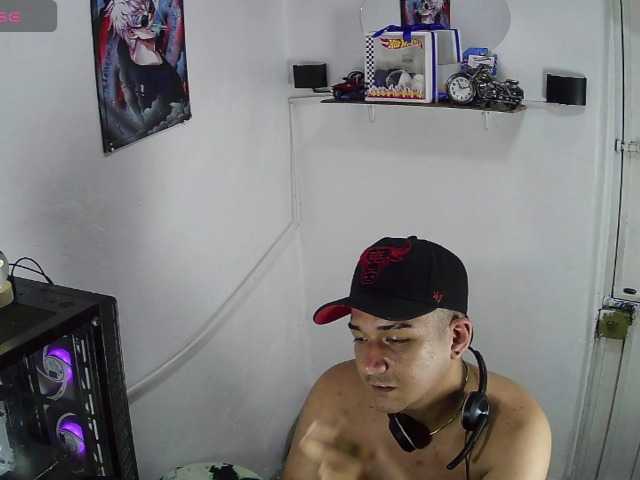 adrianisreihot live cam on BongaCams