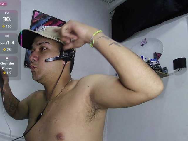 adrianisreihot live cam on BongaCams