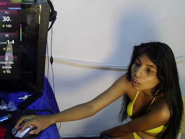 adrianisreihot live cam on BongaCams