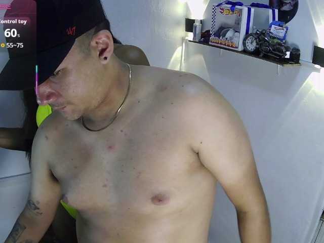adrianisreihot live cam on BongaCams