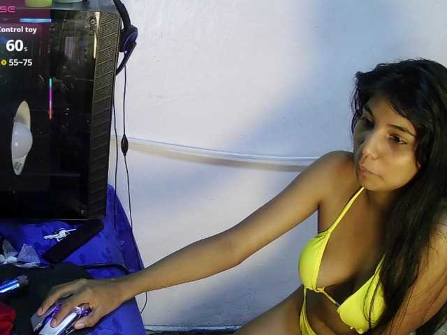 adrianisreihot live cam on BongaCams