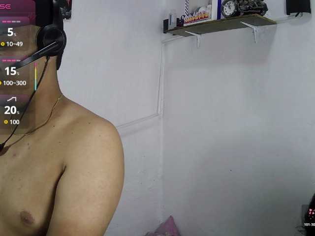adrianisreihot live cam on BongaCams