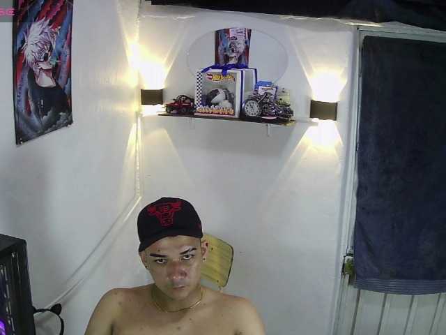 adrianisreihot live cam preview