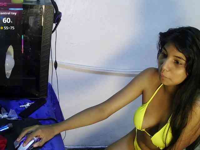 Modelo: adrianisreihot