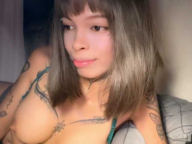 urnewobsession live cam on BongaCams