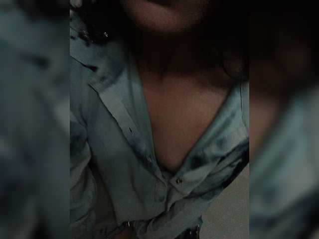 Simply-Ishu live cam on BongaCams